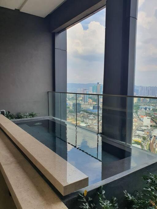 Infinity Pool/ Lucentia Bbcc, Near Lalaport, Pnb118, Klcc Apartment Куала Лумпур Екстериор снимка